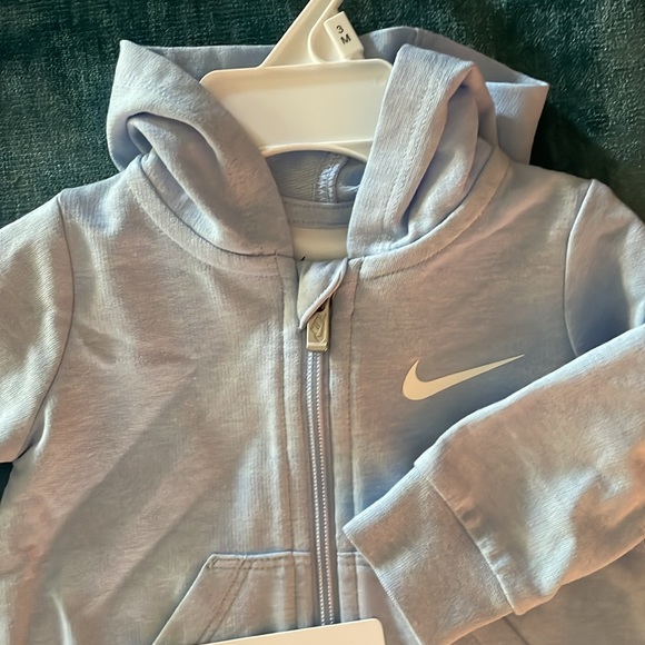 Nike Zipup - Picture 2 of 2